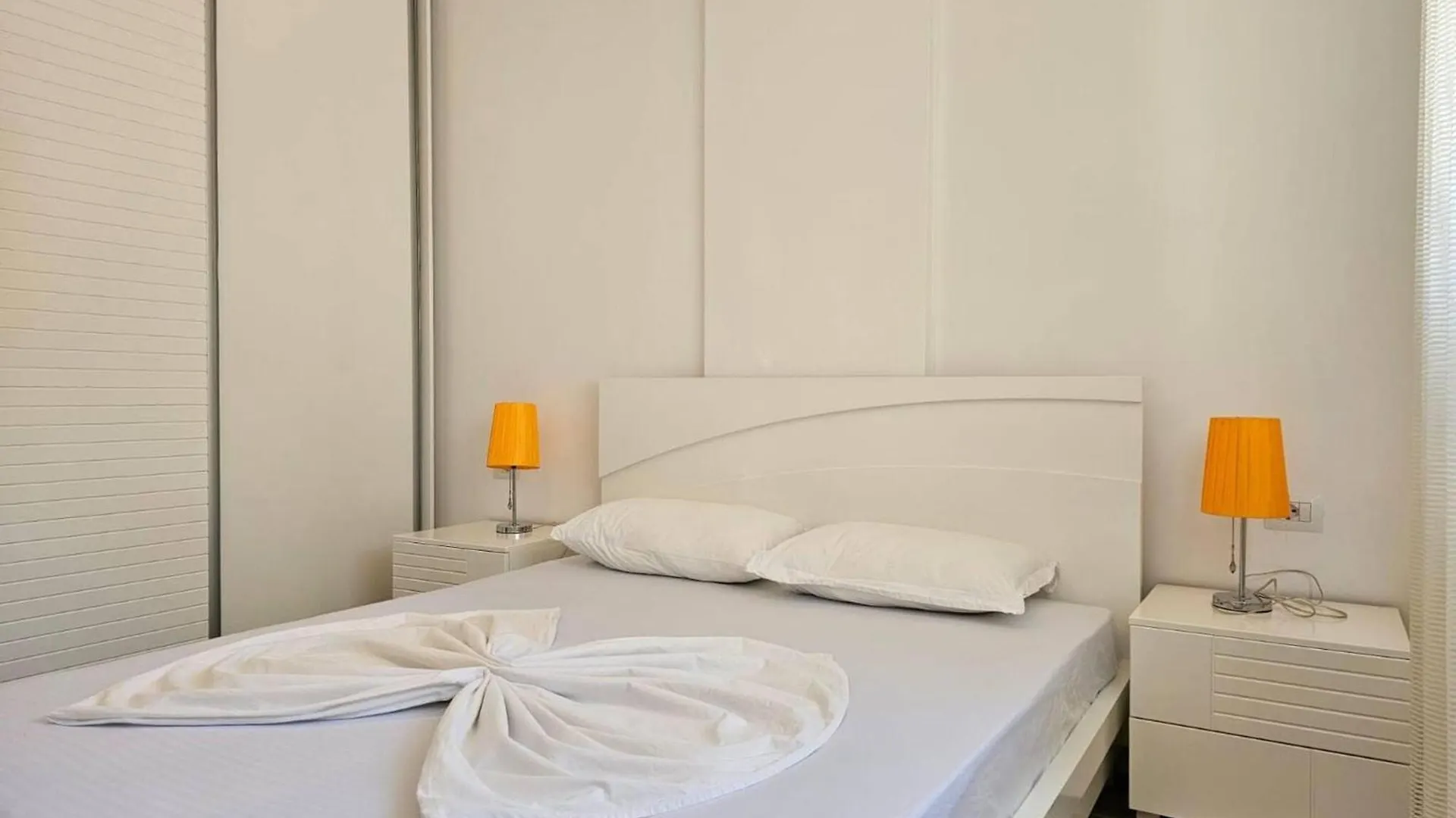Stylish Apartment With Scenic Views Saranda