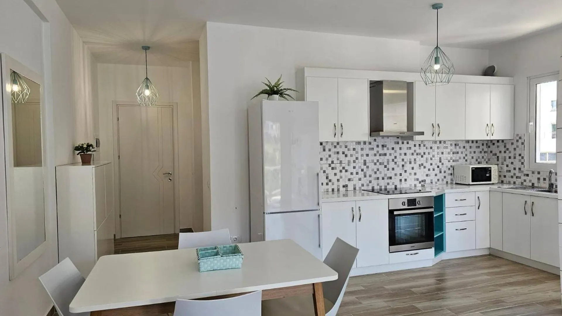 Stylish Apartment With Scenic Views Saranda