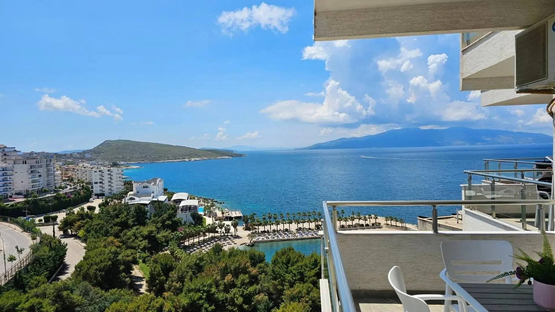 Stylish Apartment With Scenic Views Saranda