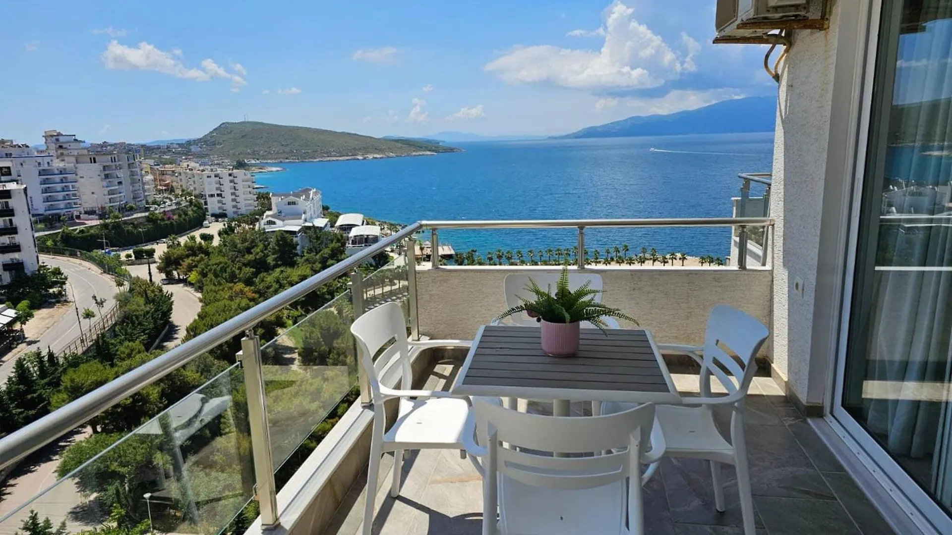 Stylish Apartment With Scenic Views Saranda