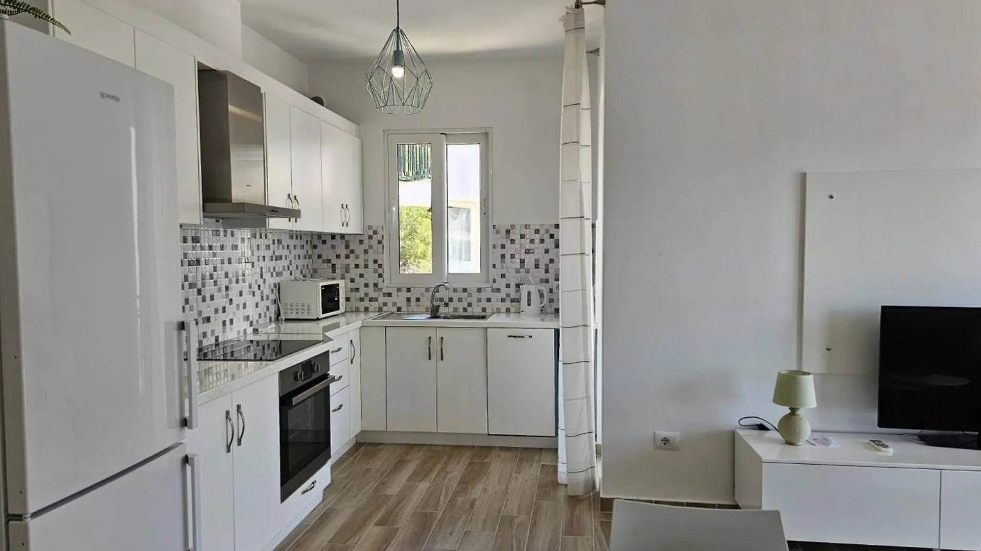 Stylish Apartment With Scenic Views Saranda